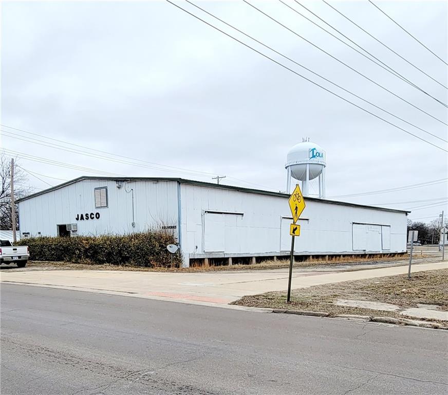 331 N Cottonwood Street, Iola, KS 66749
