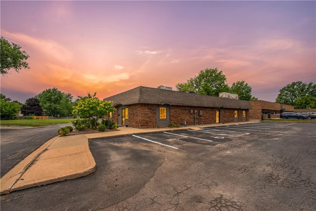 8660 W 96th Street, Overland Park, KS 66212