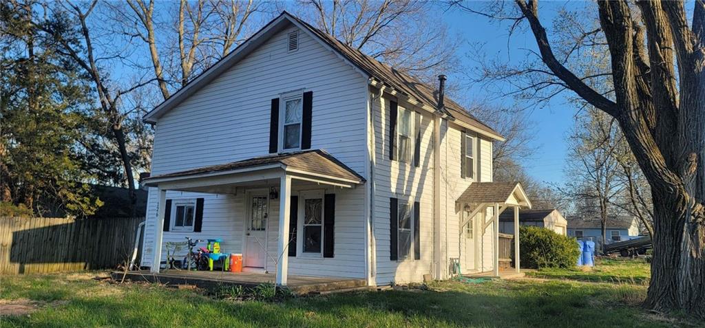 126 W 2nd Street, Tonganoxie, KS 66086