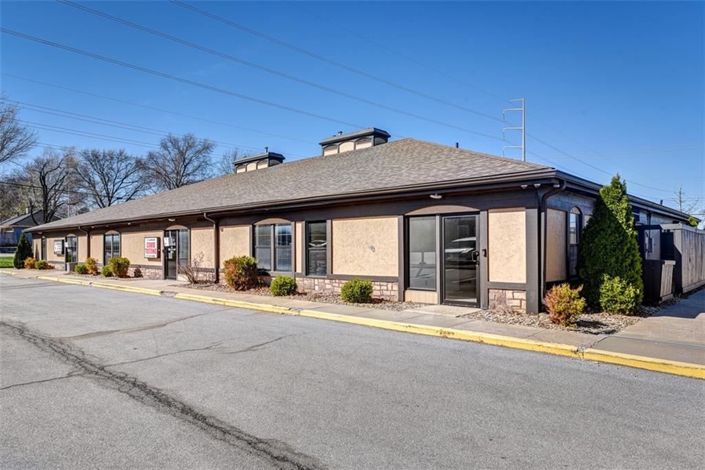 10652 W 87th Street, Overland Park, KS 66214
