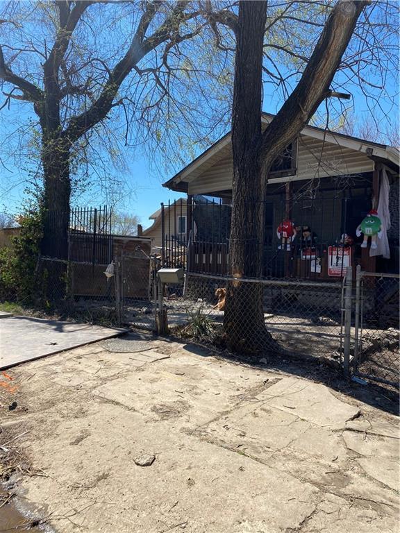 2724 OAKLEY Avenue, Kansas City, MO 64128