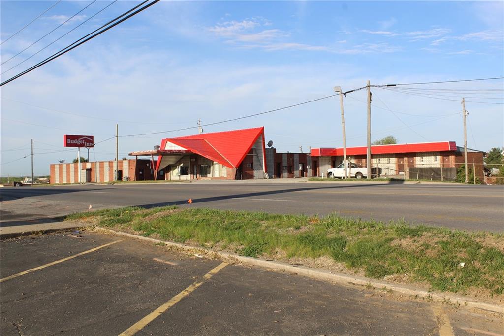 1328 N Belt Highway, St Joseph, MO 64506