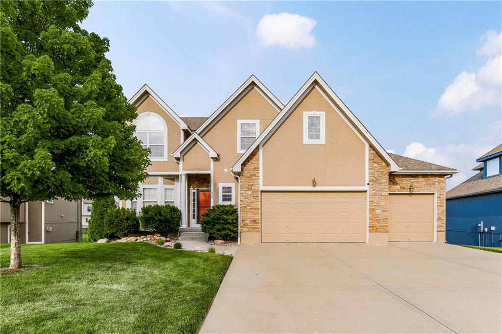 1936 NE Park Ridge Circle, Lee's Summit, MO 64064