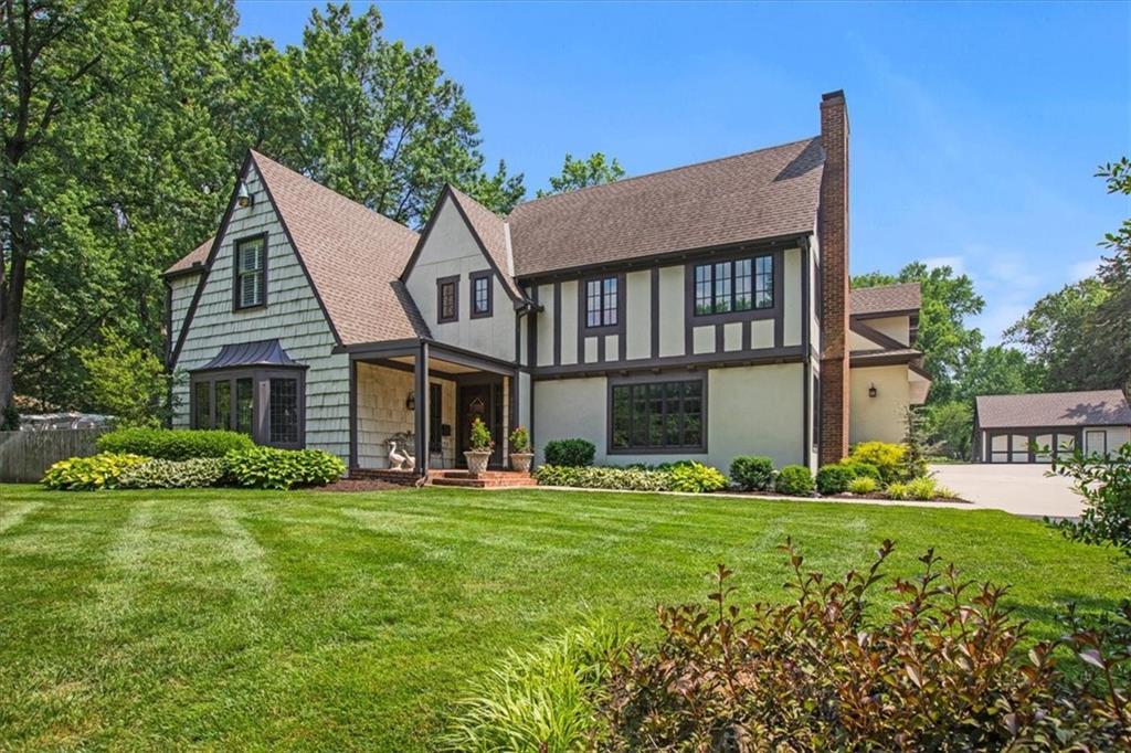 6801 W 67th Street, Overland Park, KS 66202