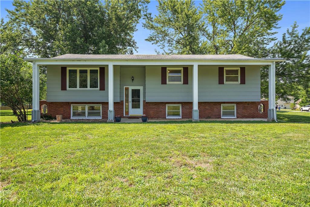 1200 Hacienda Lane, Lawrence, KS 66049