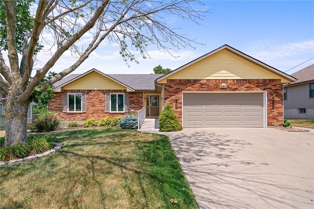 2410 Douglas Circle, Harrisonville, MO 64701