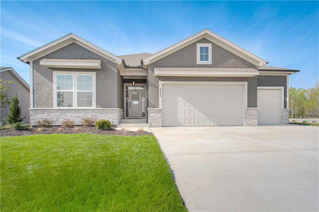 14184 S Red Bird Street, Olathe, KS 66061