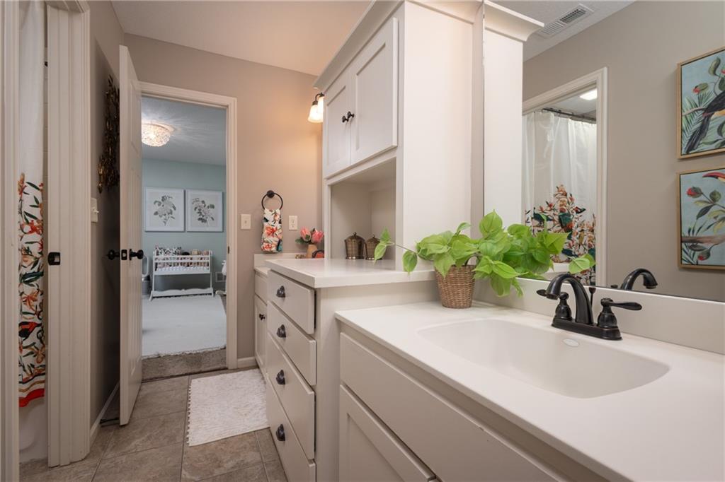 1608 NE Shadow Valley Drive, Lee's Summit, MO 64064