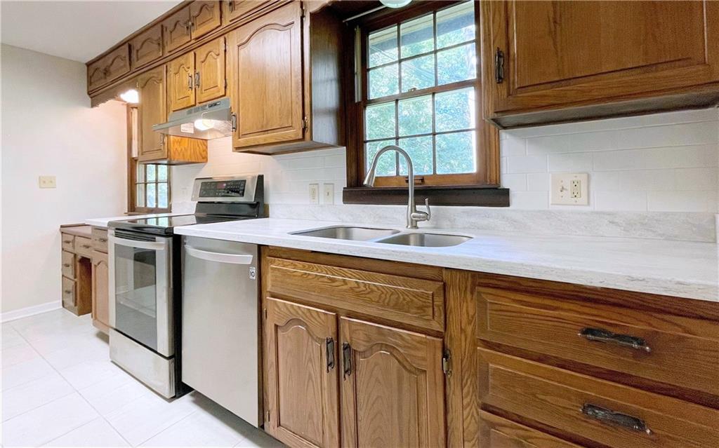 8828 Sioux Trail, Kansas City, MO 64131