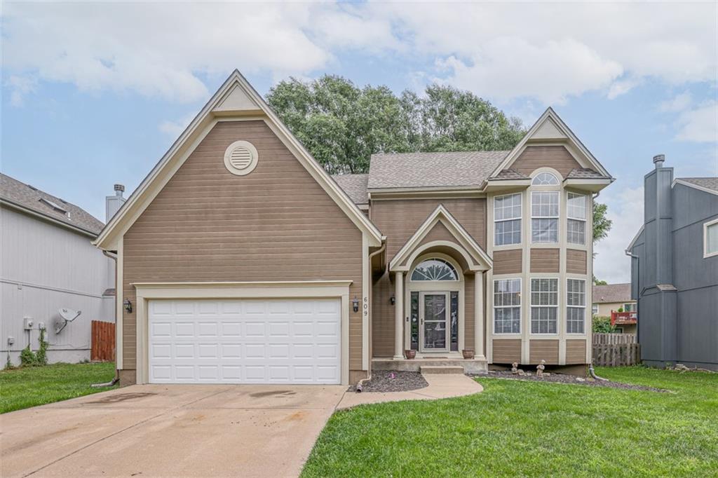 609 S Adams Drive, Raymore, MO 64083