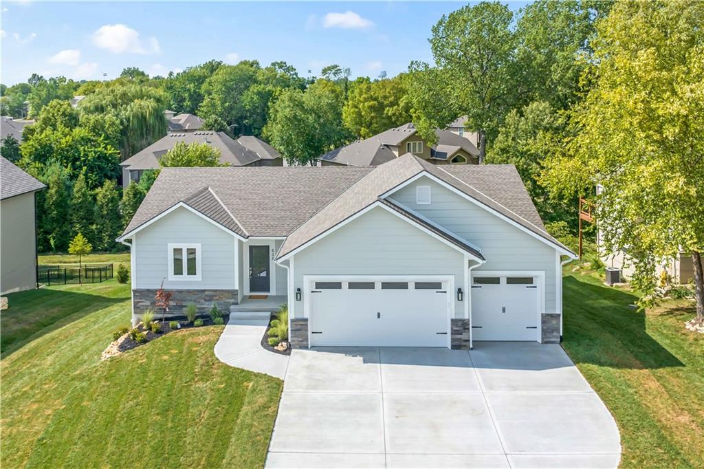 626 Danford Drive, Louisburg, KS 66053