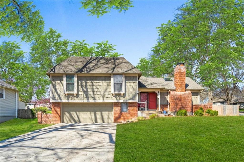 301 S Meadowbrook Lane, Olathe, KS 66062