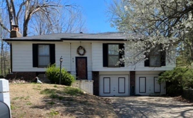 6911 Searcy Drive, Kansas City, MO 64152