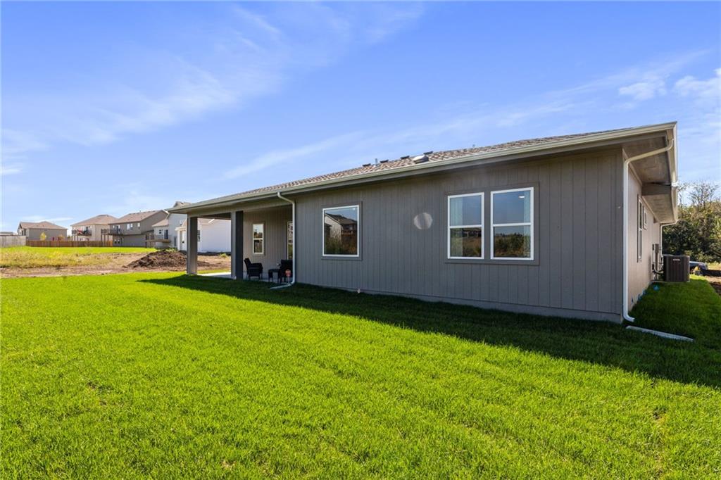 1521 N 162nd Circle, Basehor, KS 66007
