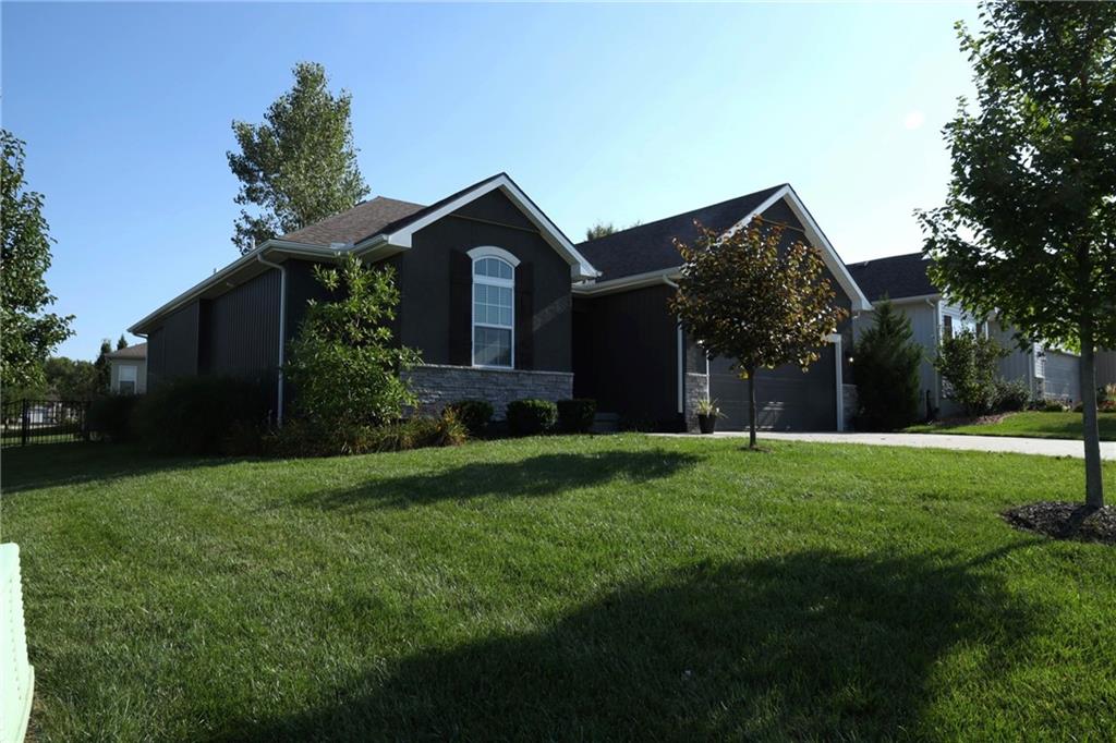 4000 NW ECLIPSE Place, Blue Springs, MO 64015