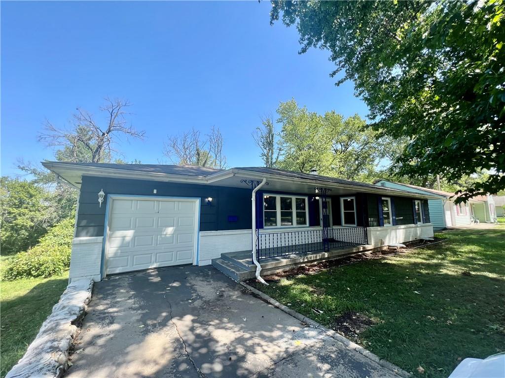 8716 E 77th Street, Kansas City, MO 64138