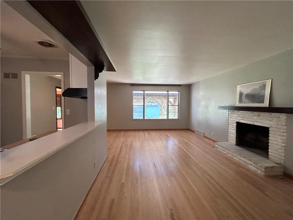 8125 Summit Street, Kansas City, MO 64114