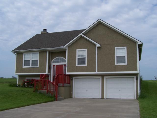 1002 SW Whitetail Drive, Oak Grove, MO 64075
