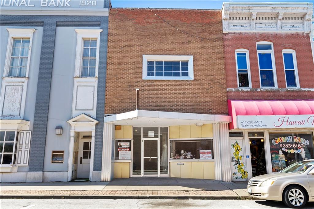 205 W Cherry Street, Nevada, MO 64772