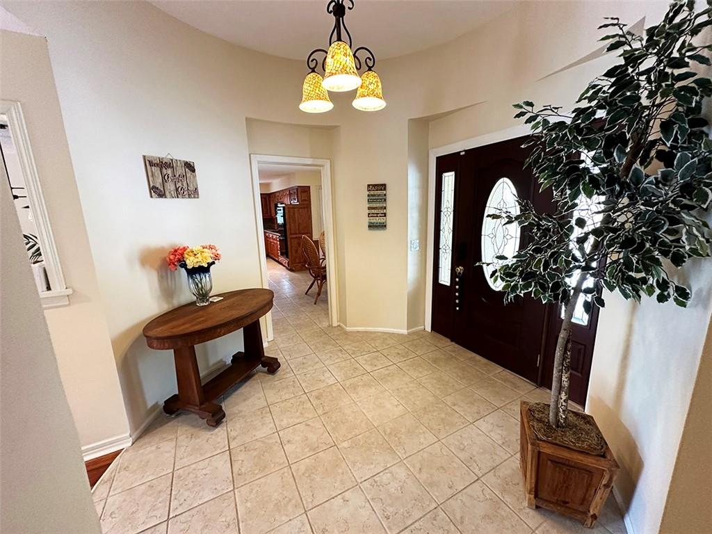 328 N Winnebago Drive, Lake Winnebago, MO 64034