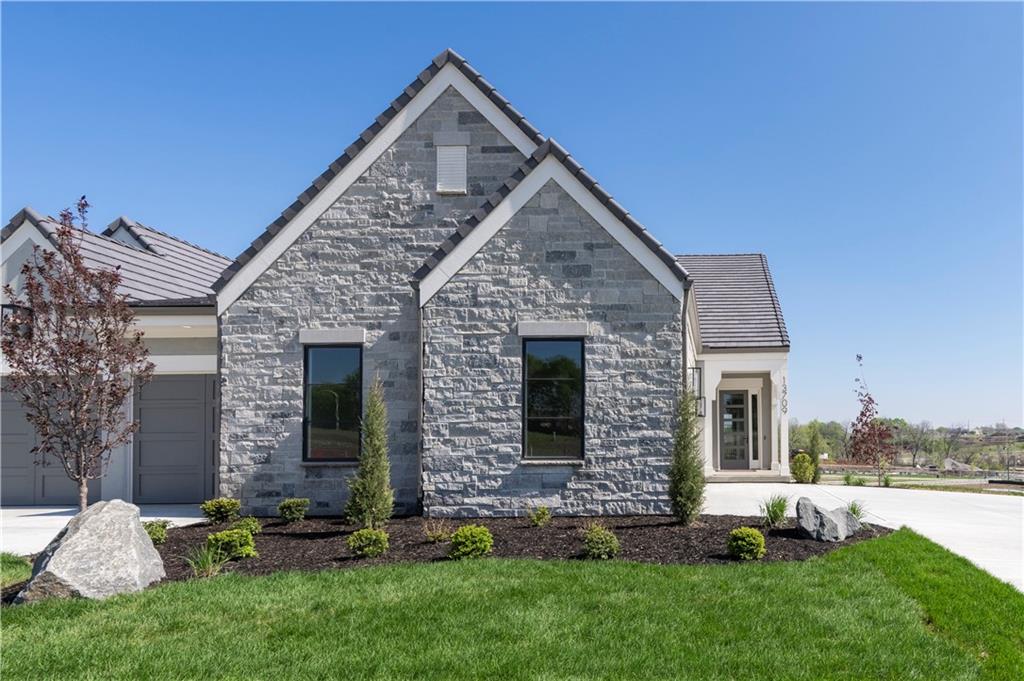 13709 Pembroke Lane, Leawood, KS 66224