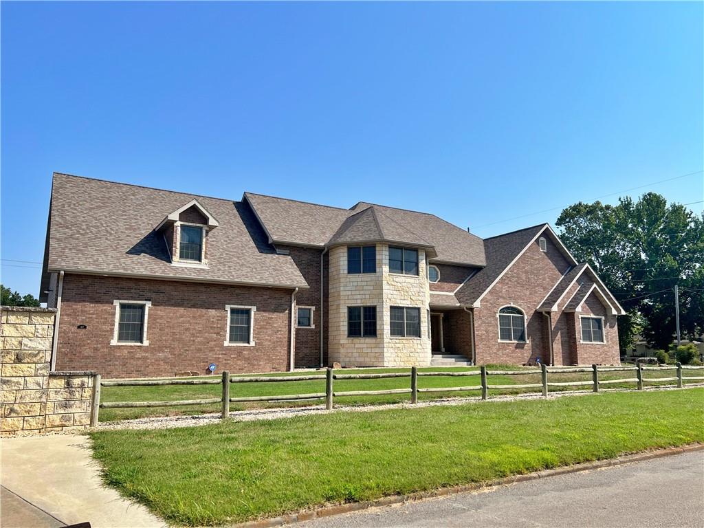 417 E 9th Street, Pittsburg, KS 66762