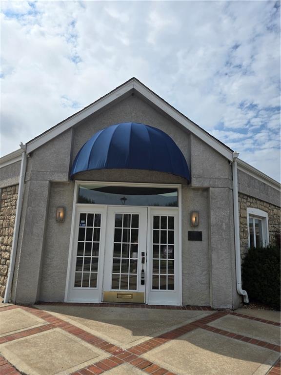676 SE Bayberry Lane, Lee's Summit, MO 64063