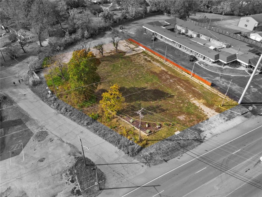 10305 E Us 40 Highway, Independence, MO 64055