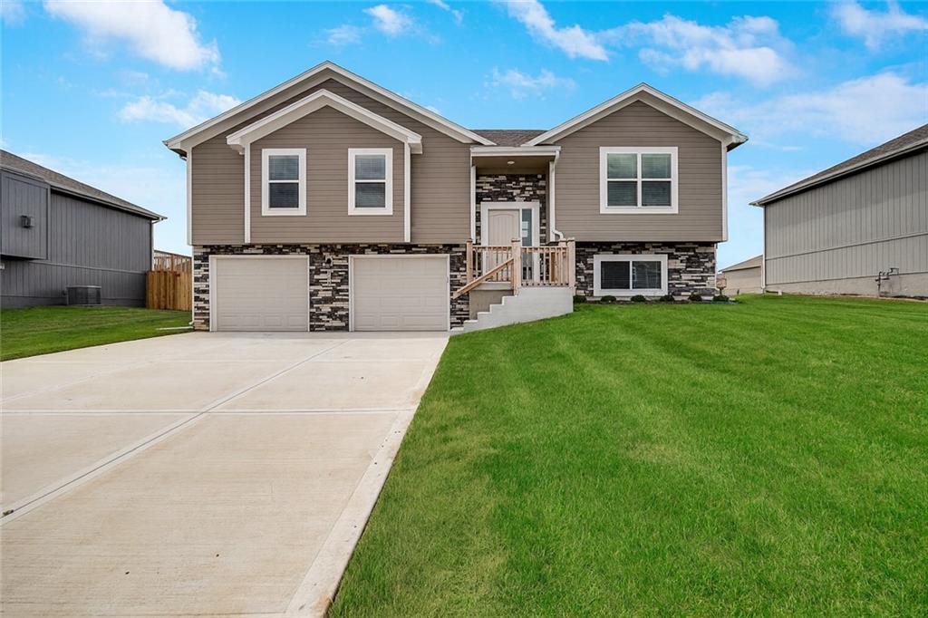 508 Foxglove Lane, Raymore, MO 64083