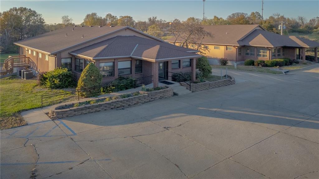 1006 N Jesse James Road, Excelsior Springs, MO 64024