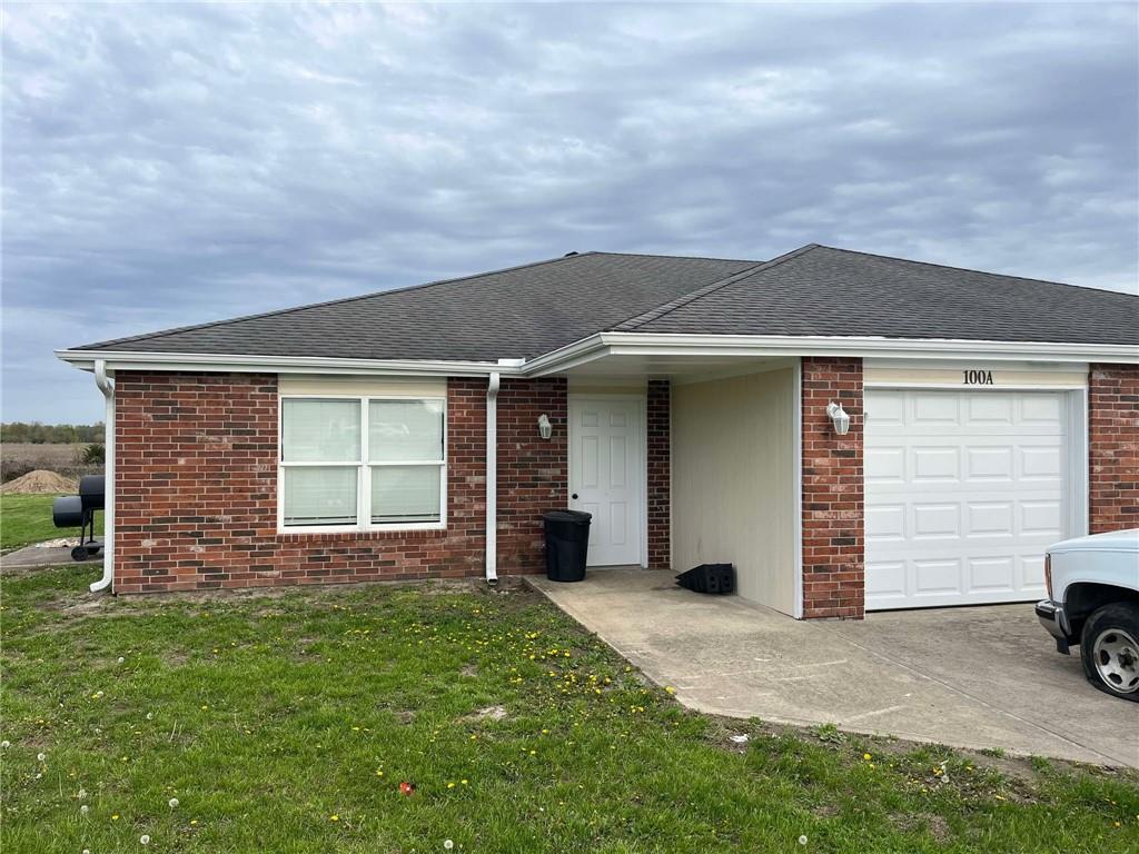 100 4343p Lane, Clinton, MO 64735
