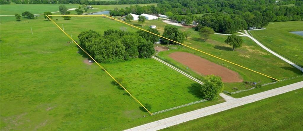 20875 Mission Road, Bucyrus, KS 66013