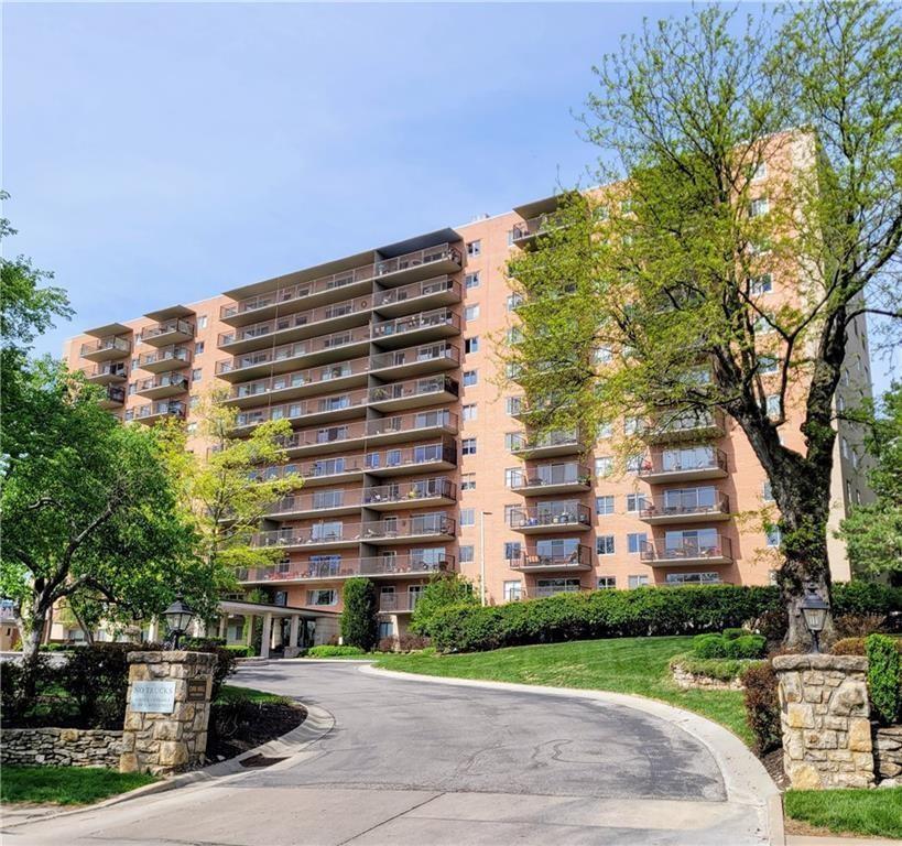 4550 Warwick Boulevard, Kansas City, MO 64111