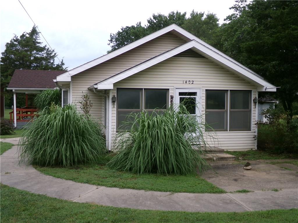 1402 N Kentucky Street, Iola, KS 66749