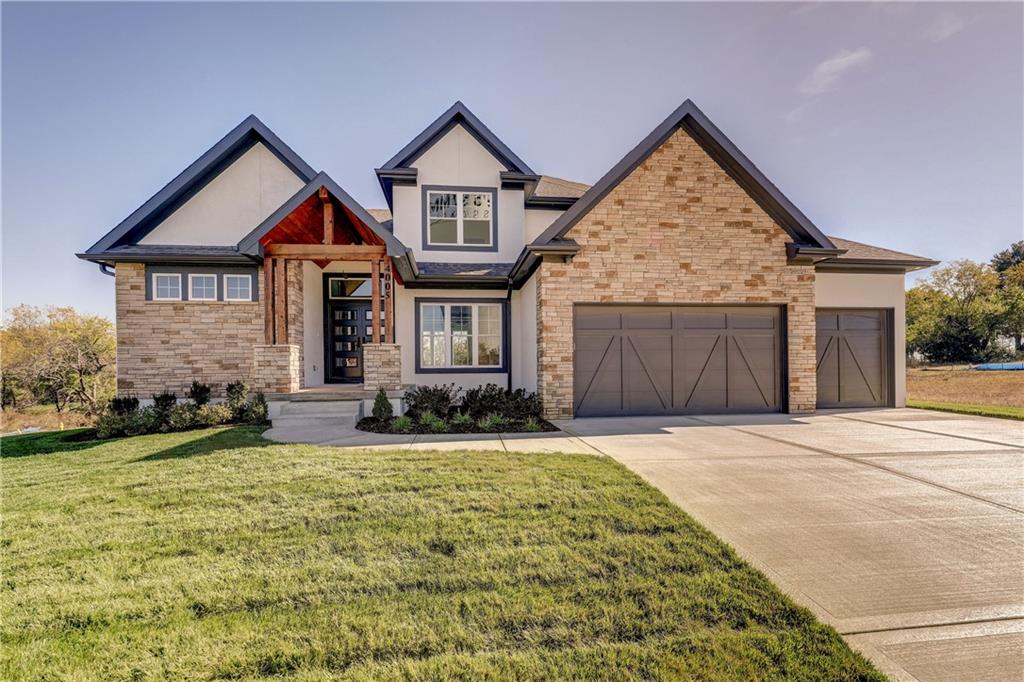 4005 NE Apple Grove Drive, Lee's Summit, MO 64064