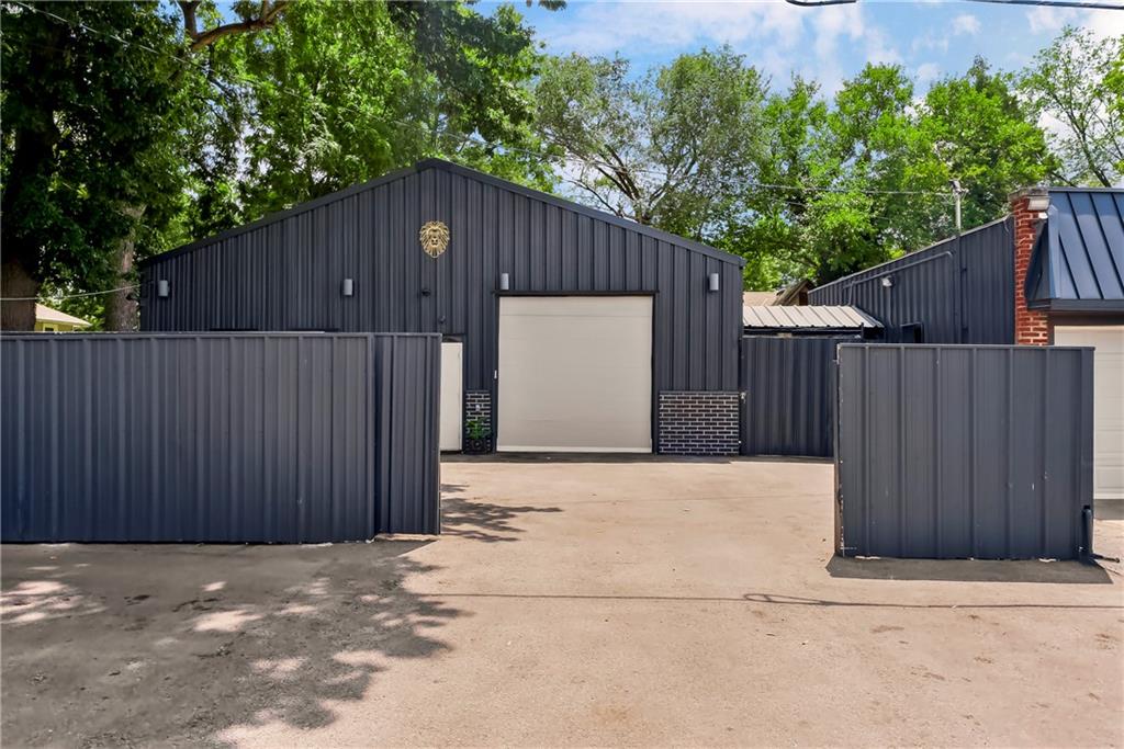 7601 E 67th Street, Kansas City, MO 64133