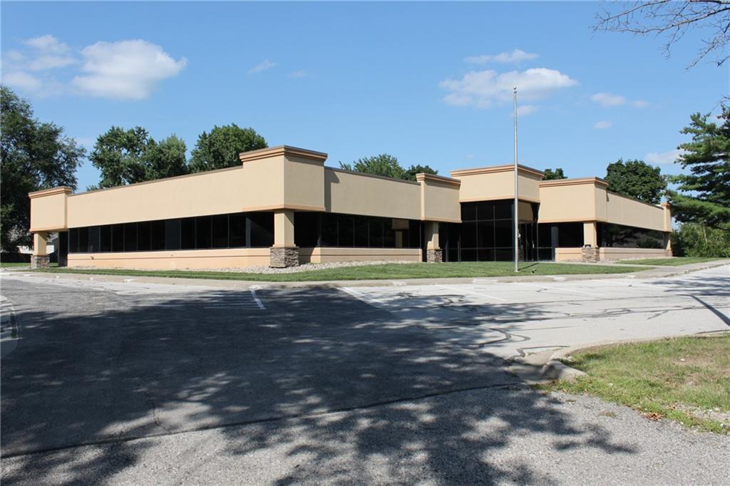 1300 NW Jefferson Court, Blue Springs, MO 64015