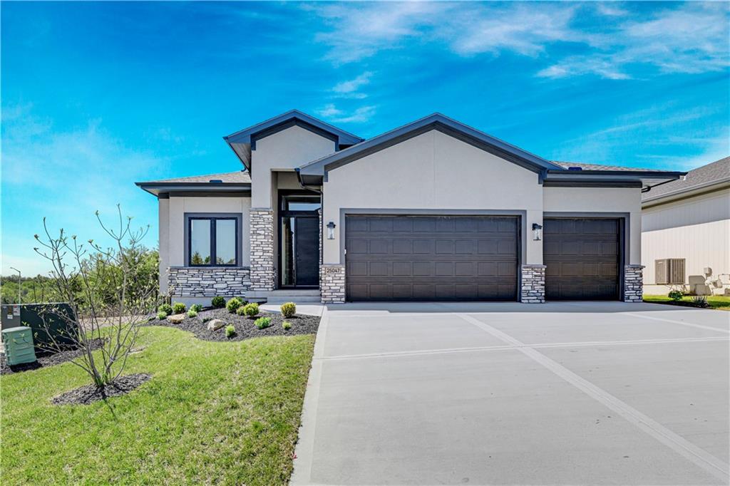 25047 W 98th Place, Lenexa, KS 66227