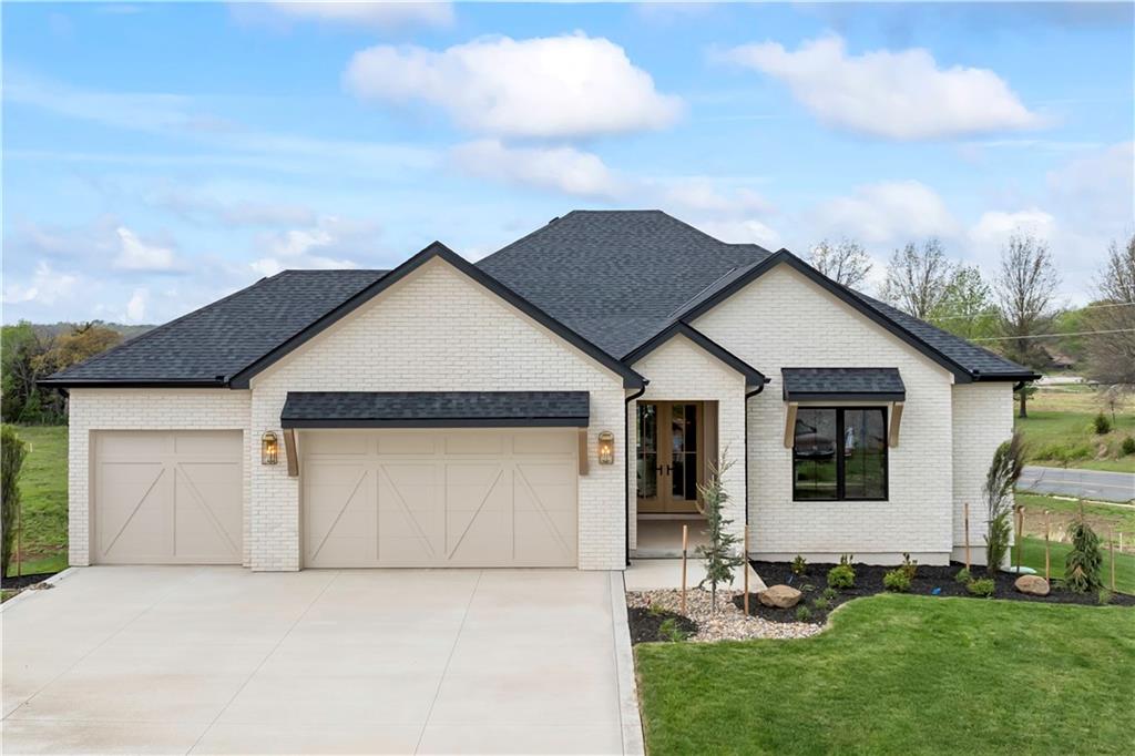 1816 NE Lashbrook Circle, Lee's Summit, MO 64086