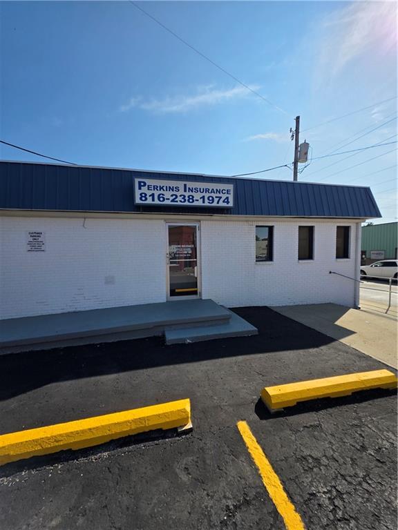 6303 King Hill Avenue, St Joseph, MO 64504