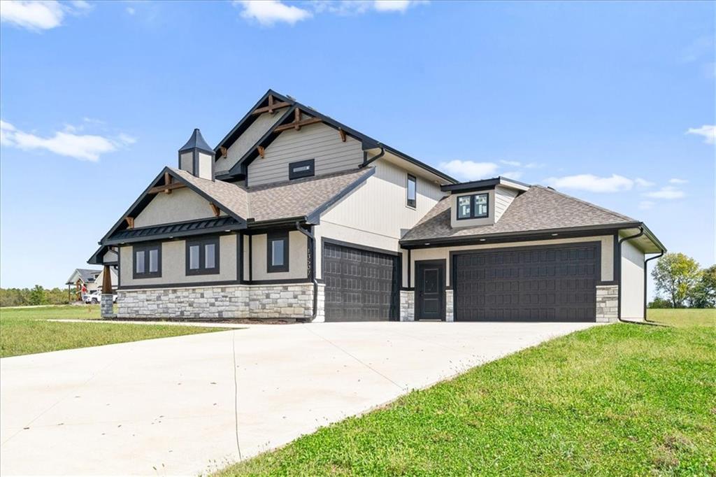 13507 Woodland Ranch Drive, Lee's Summit, MO 64086