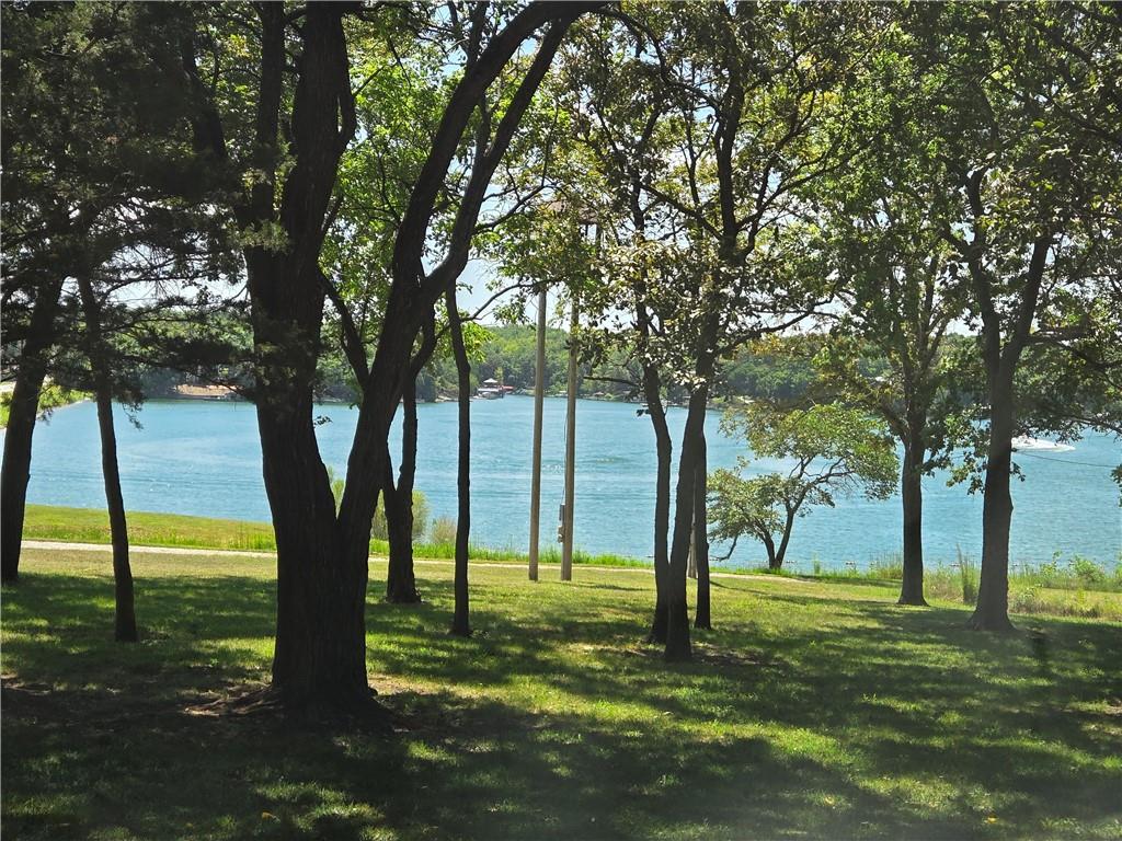69 E Sugar Lake Drive, Mound City, KS 66056