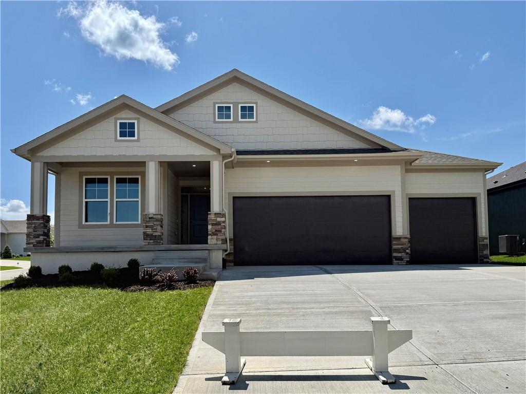 31401 W 85th Terrace, De Soto, KS 66018