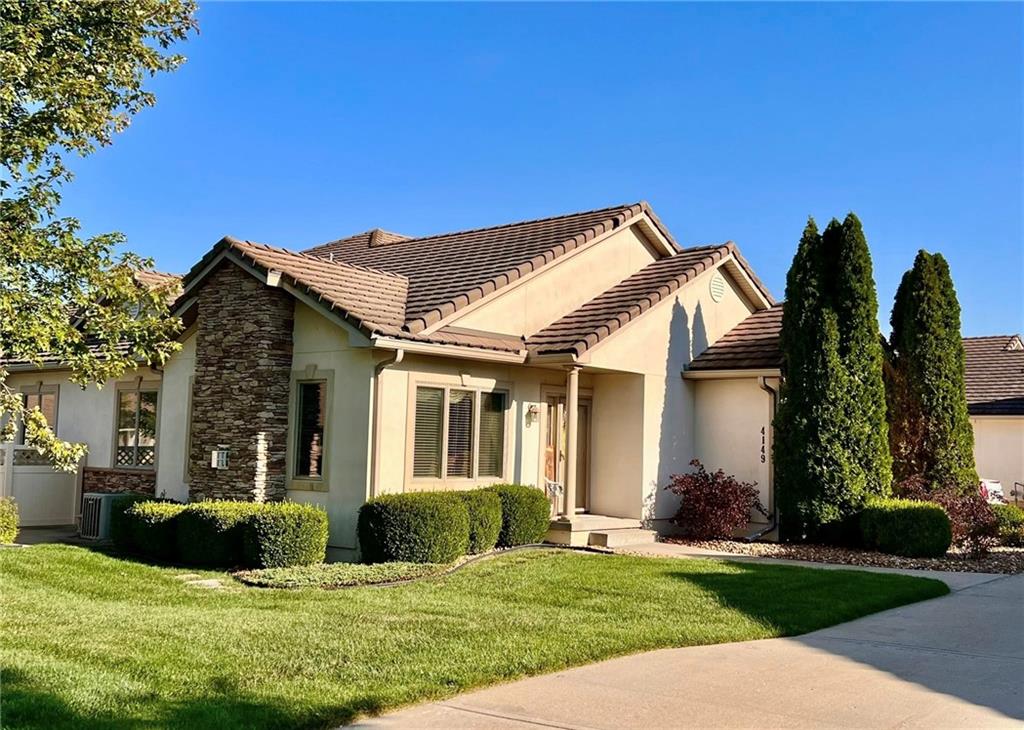 4149 NE Chapel Manor Drive, Lee's Summit, MO 64064