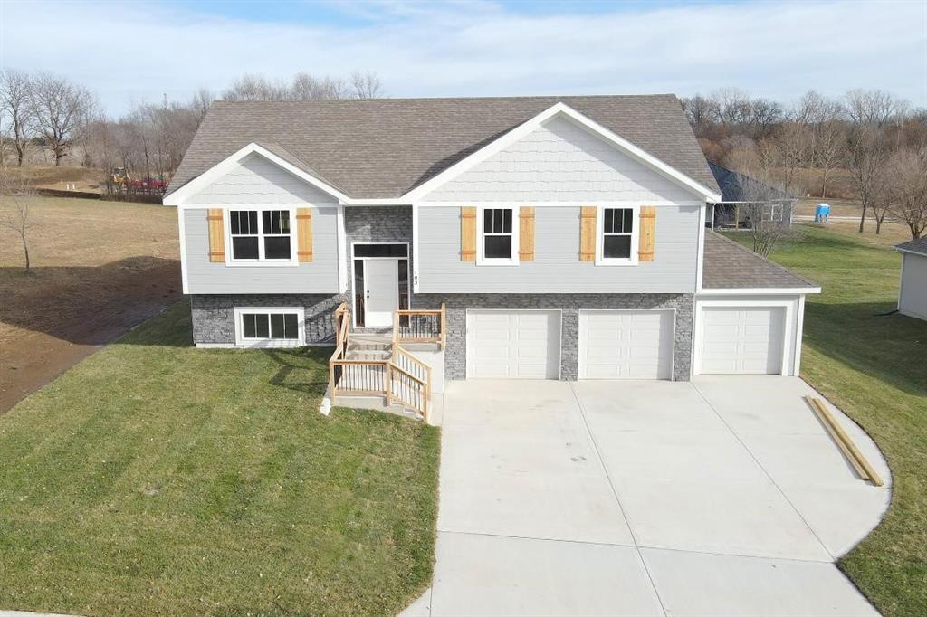 103 Sally Circle, Dearborn, MO 64439