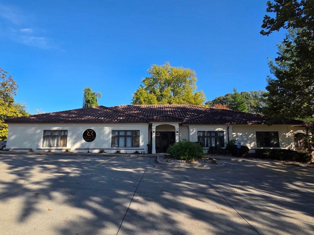 1011 E Saint Maartens Drive, St Joseph, MO 64506
