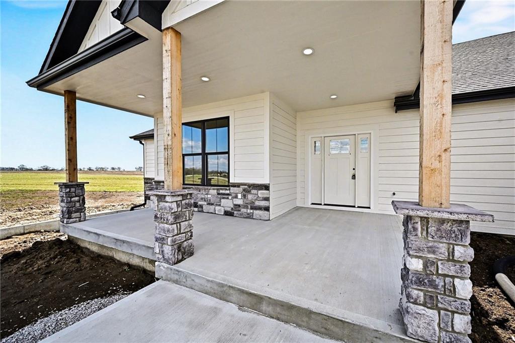 7203 92 Highway, Smithville, MO 64089