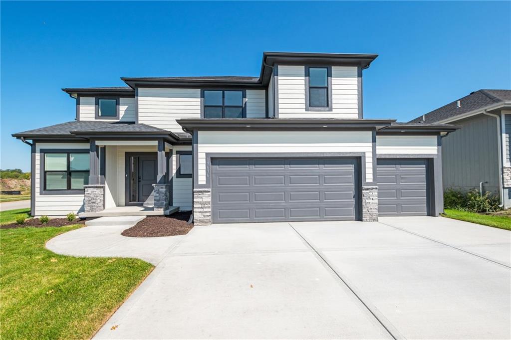 18901 W 193rd Terrace, Spring Hill, KS 66083