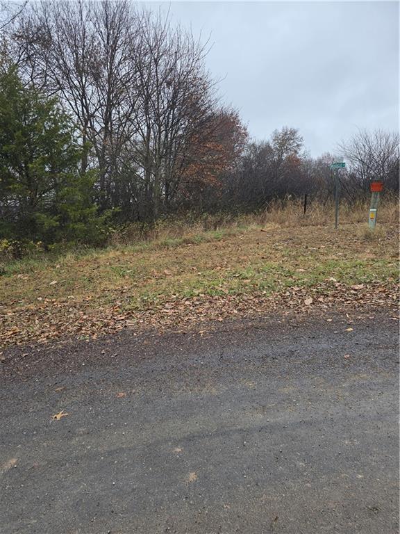 129 Woodcut Drive, Linn Valley, KS 66040