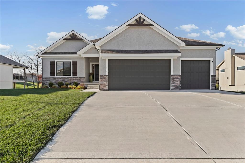814 NW Hickory Ridge Drive, Grain Valley, MO 64029